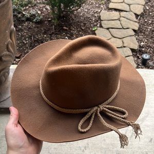 Shyanne Cowboy hat 100% wool (S: LARGE - 7 1/2)(deformed)